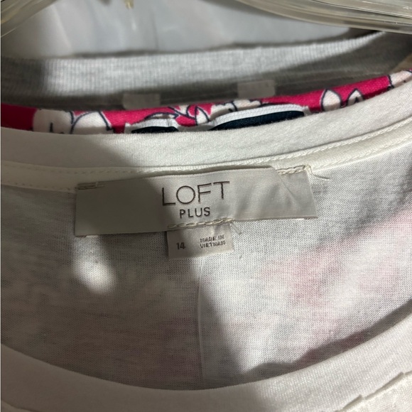 Woman’s Top Bundle Lot of 4 - Picture 9 of 10